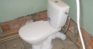 Установка приставного унитаза в Торжке - монтаж и подключение, СантехДомТрж от 5241 рублей